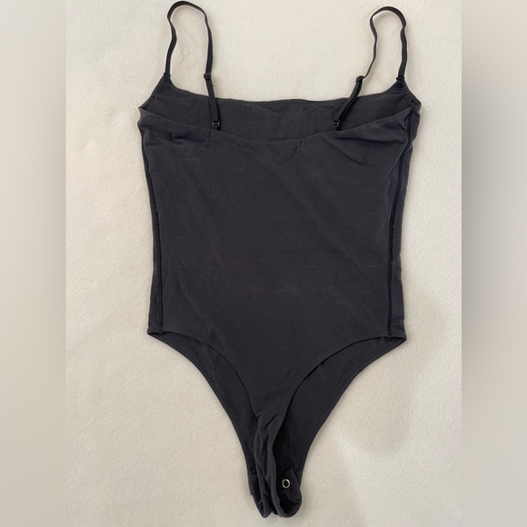 Skims FITS EVERYBODY
CAMI BODYSUIT - Picture 3 of 7